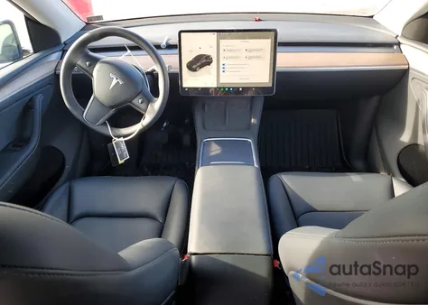 2024 Tesla Model Y z USA, uszkodzony, nr VIN 7SAYGDEE0RA235765